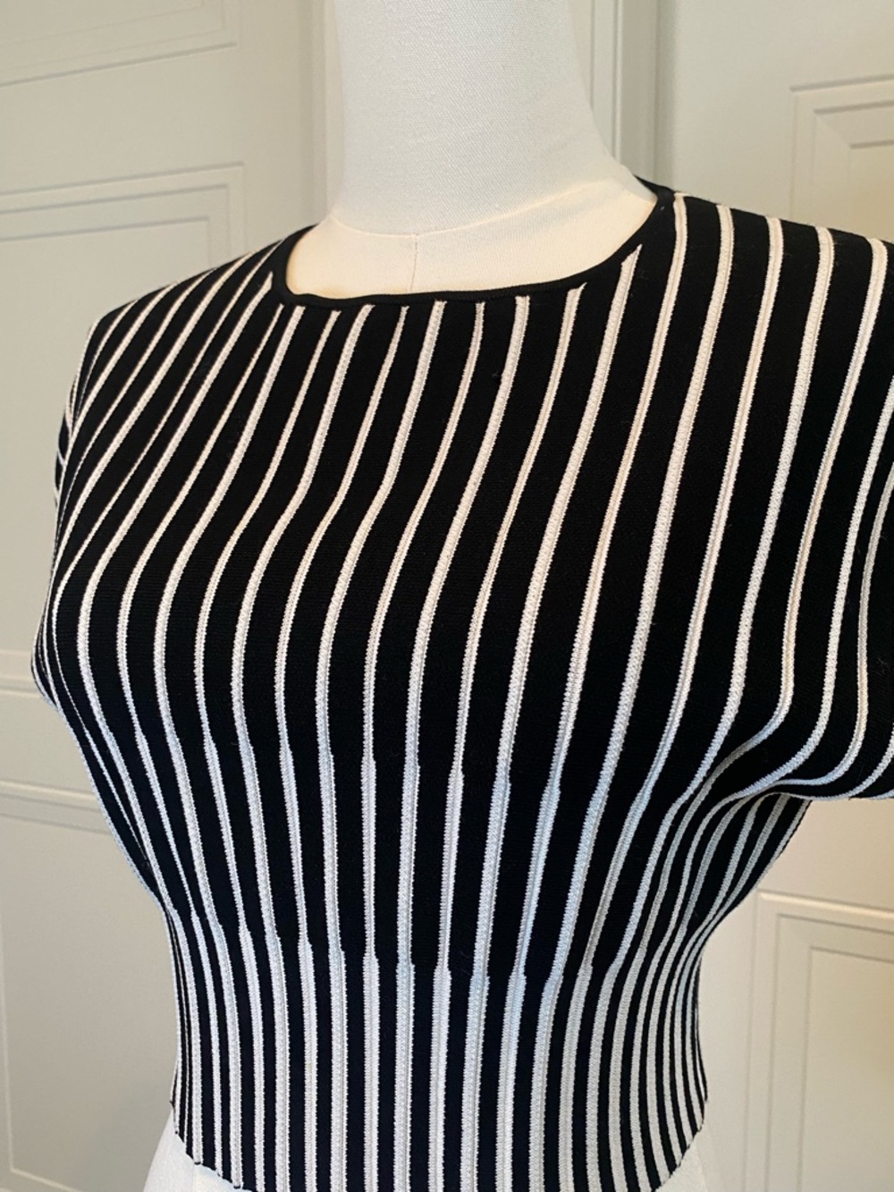 House of Harlow 1960 Black & White Stripe Crop Top Size Small Stretch - Picture 4 of 7